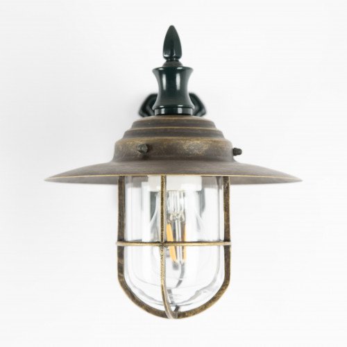 klassieke muurlamp met koperen deksel en zwarte wandsteun en een porseleinen E27 fitting en een bronzen raster