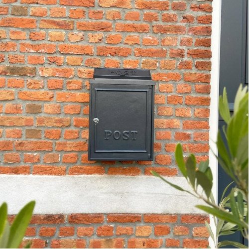 Aluminium muurbrievenbus B6 matzwart met deur en slot
