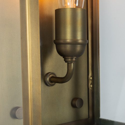 messing lamp in de kleur antiek messing met een E27 fitting