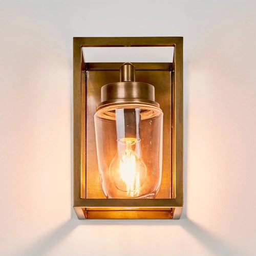 Wandlamp In-&Outdoor Fitzroy Antiek Messing, prachtige verlichting voor aan de wand binnen of buiten koop je bij Nostalux online. GEEN bezorgkosten.
