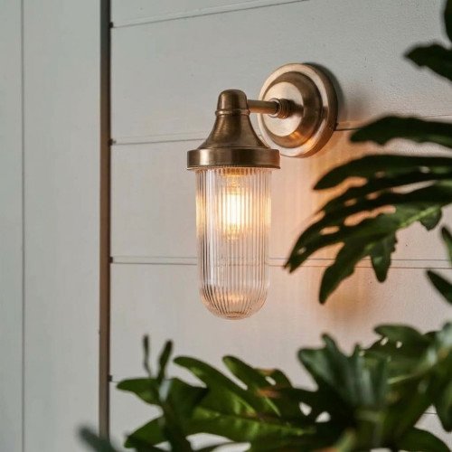 messing lamp in de kleur antiek messing met een E27 fitting