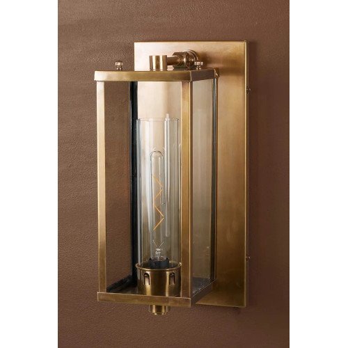 lantaarnvormige buitenlamp van koper met antiek zilveren afwerking voor aan de muur