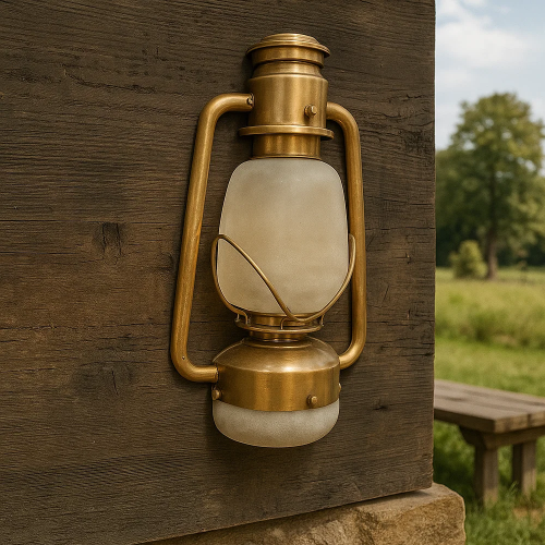 messing lamp in de kleur antiek messing met een E27 fitting