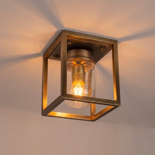 Messing Buitenlamp Ferryhill met vierkante vorm in messing kleur handgemaakte design lamp