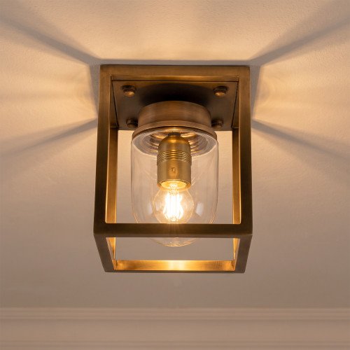 Messing Buitenlamp Ferryhill met vierkante vorm in messing kleur handgemaakte design lamp