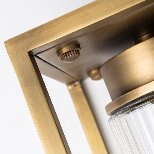 Messing Buitenlamp Ferryhill met vierkante vorm in messing kleur handgemaakte design lamp