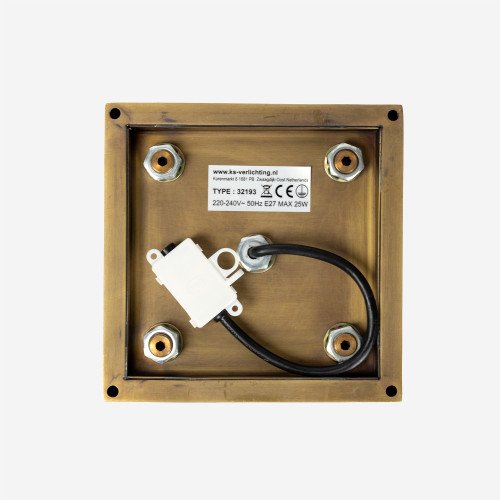 Messing Buitenlamp Ferryhill met vierkante vorm in messing kleur handgemaakte design lamp