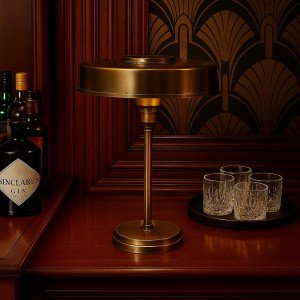 hotel chique tafellamp gemaakt van echt messing exclusieve binnenverlichting versmisse