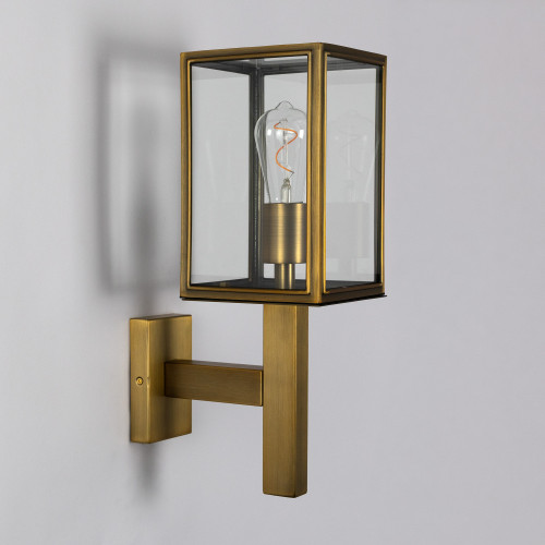 Super stijlvolle strak klassieke buitenlamp Bilthoven, zijdeglans zwarte finish. Shop je verlichting online bij Nostalux. GRATIS verzending! Kijk snel...