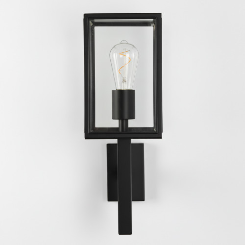 Super stijlvolle strak klassieke buitenlamp Bilthoven, zijdeglans zwarte finish. Shop je verlichting online bij Nostalux. GRATIS verzending! Kijk snel...