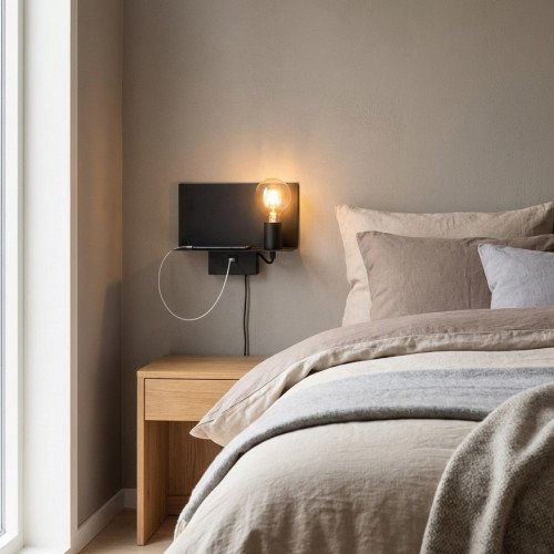 Wandlamp Night Guide met USB aansluiting voor opladen van tablet en/of smartphone