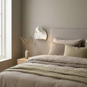 witte nachtlamp met gu tien fitting en usb poort voorzien van schakelaar