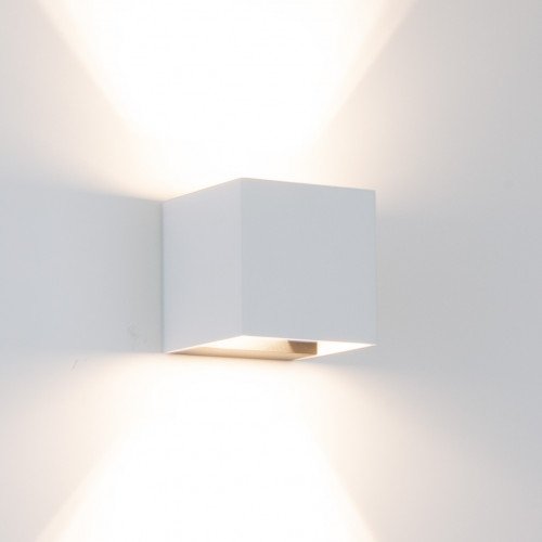 Shift up- en downlighter wandlamp voor binnen met modern design van aluminium in witte kleur