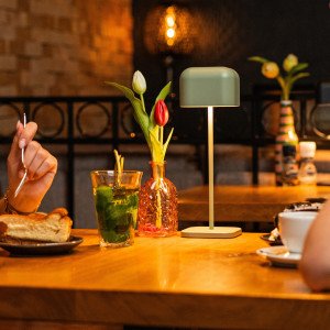 Groene tafellamp aluminium modern buiten en binnen