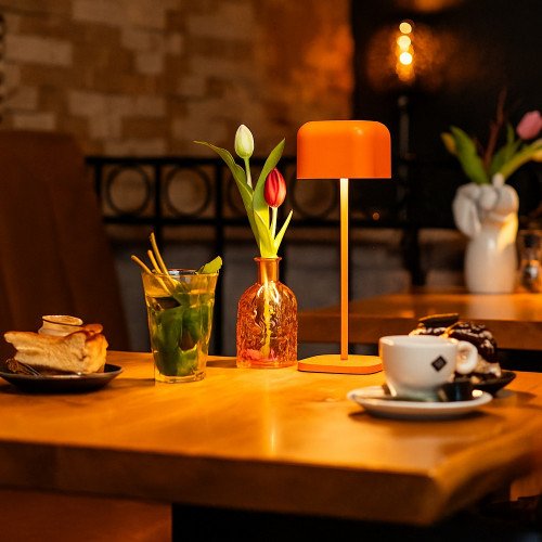 Oranje tafellamp aluminium modern buiten en binnen
