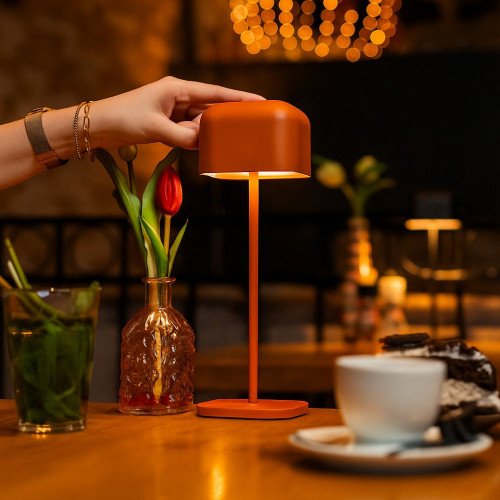 Oranje tafellamp aluminium modern buiten en binnen