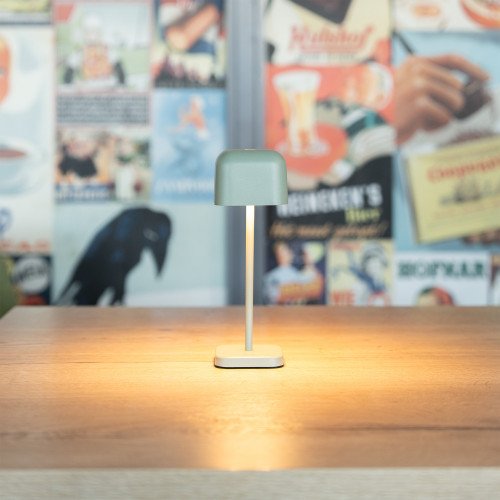 Groen compact tafellamp aluminium modern buiten en binnen