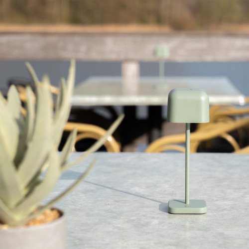 Groen compact tafellamp aluminium modern buiten en binnen