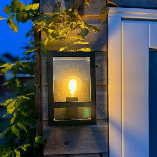 Wandlamp zwart voor buiten,  buitenlamp met zwart frame, helder glas, vlakke achterzijde, E27 fitting, urban stijl  gevelverlichting