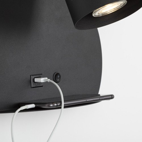 zwarte nachtlamp met gu tien fitting en usb poort voorzien van schakelaar