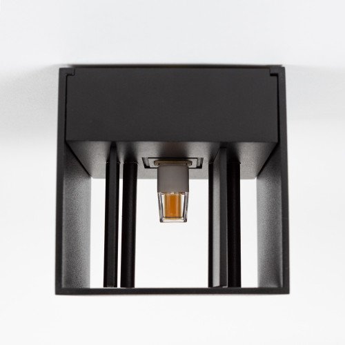 Shift up- en downlighter wandlamp voor binnen met modern design van aluminium in zwarte kleur