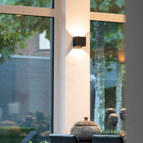 Shift up- en downlighter wandlamp voor binnen met modern design van aluminium in witte kleur