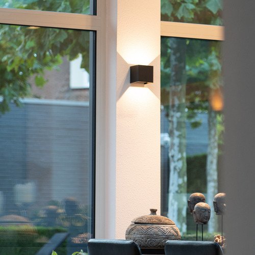 Shift up- en downlighter wandlamp voor binnen met modern design van aluminium in witte kleur