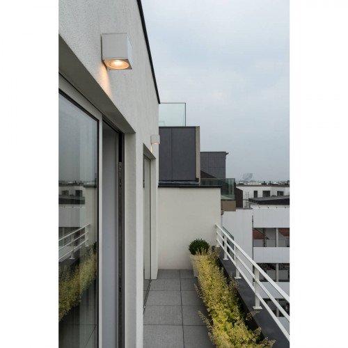Buitenlamp Big Theo downlighter met vierkante vorm strakke afwerking en in witte kleur