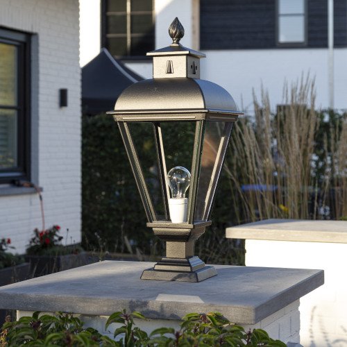 Vondel Sokkel aluminium sokkellamp buitenlamp in zwarte kleur en in klassiek landelijke stijl