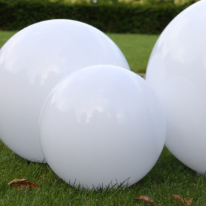 kunststof bollen tuinverlichting - witte tuinbol inclusief grondspie - Nostalux kunststof bollen tuinverlichting - witte tuinbol inclusief grondspie - Nostalux