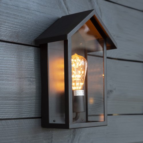 Design verlichting voor buiten aan de wand, bevestiging vlak aan de muur, lichtbron is zichtbaar, huis model, home design verlichting 