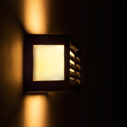 Moderne buitenmuur verlichting, wandlamp Bars, matzwart frame met lamellen, matte beglazing, e27 fitting niet zichtbaar in de buitenlamp, merk KS Verlichting