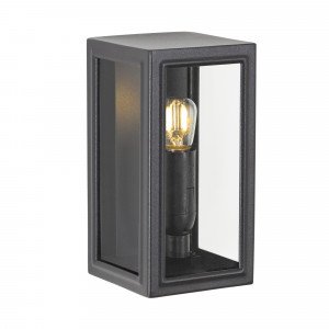 Zwarte RVS buitenlamp, met vlakke achterzijde, heldere beglazing en reflector voor prachtige verspreiding van het licht, modern box design buitenverlichting Zwarte RVS buitenlamp, met vlakke achterzijde, heldere beglazing en reflector voor prachtige verspreiding van het licht, modern box design buitenverlichting