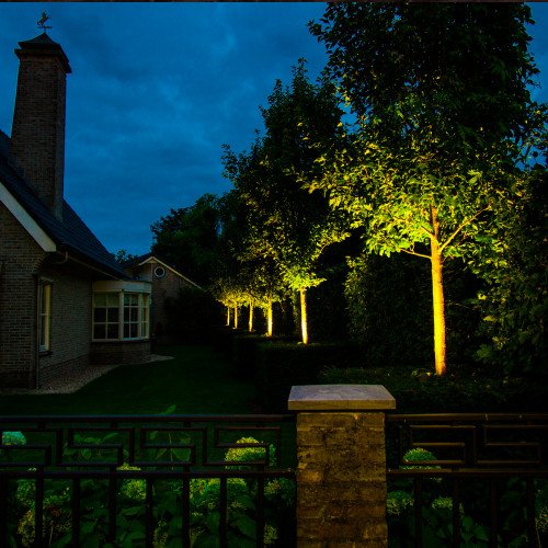 Tuinspot Beamy L in zwarte kleur en ronde vorm inclusief grondspie en 2,5m kabel