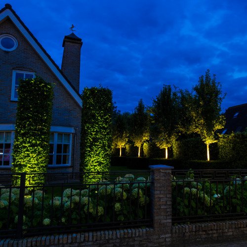 Tuinspot Beamy L in zwarte kleur en ronde vorm inclusief grondspie en 2,5m kabel
